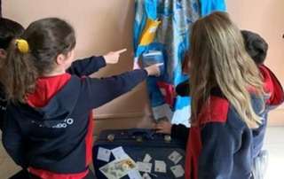 Βαλίτσα τής Action Aid