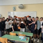 25929-mia-synarpastiki-apodrasi-sto-scholeio-mas