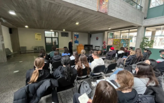 26213-i-techniti-noimosyni-me-ti-matia-enos-filosofou