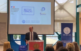 26289-o-diefthyntis-tou-tmimatos-eksetaseon-tou-gallikou-institoutou-elladas-sta-arsakeia-ioanninon