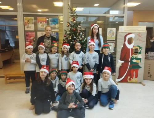 Ας στολίσουμε παιδιά… το Χριστουγεννιάτικο Δέντρο