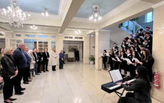 christougenniatikes-melodies-apo-ta-arsakeia-ioanninon-se-mitropoli-perifereia-kai-panepistimio