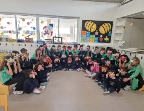 Μια αποκριάτικη αγκαλιά ενώνει μικρούς και μεγάλους μαθητές!