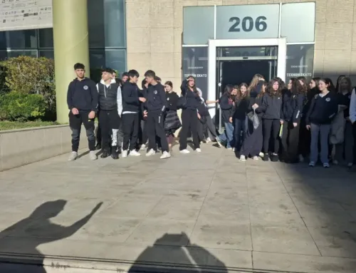 “Εγώ κι εσύ”: μια παράσταση που συγκίνησε το μαθητικό κοινό του Β’ Αρσακείου-Τοσιτσείου Γυμνασίου Εκάλης!