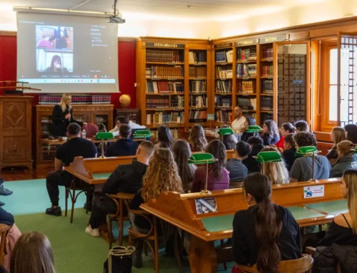 Η Ευρωβουλευτής Ελ. Μελέτη συνομιλεί με μαθητές των Αρσακείων