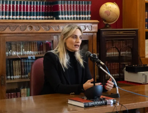 Η Ευρωβουλευτής Ελ. Μελέτη συνομιλεί με μαθητές των Αρσακείων